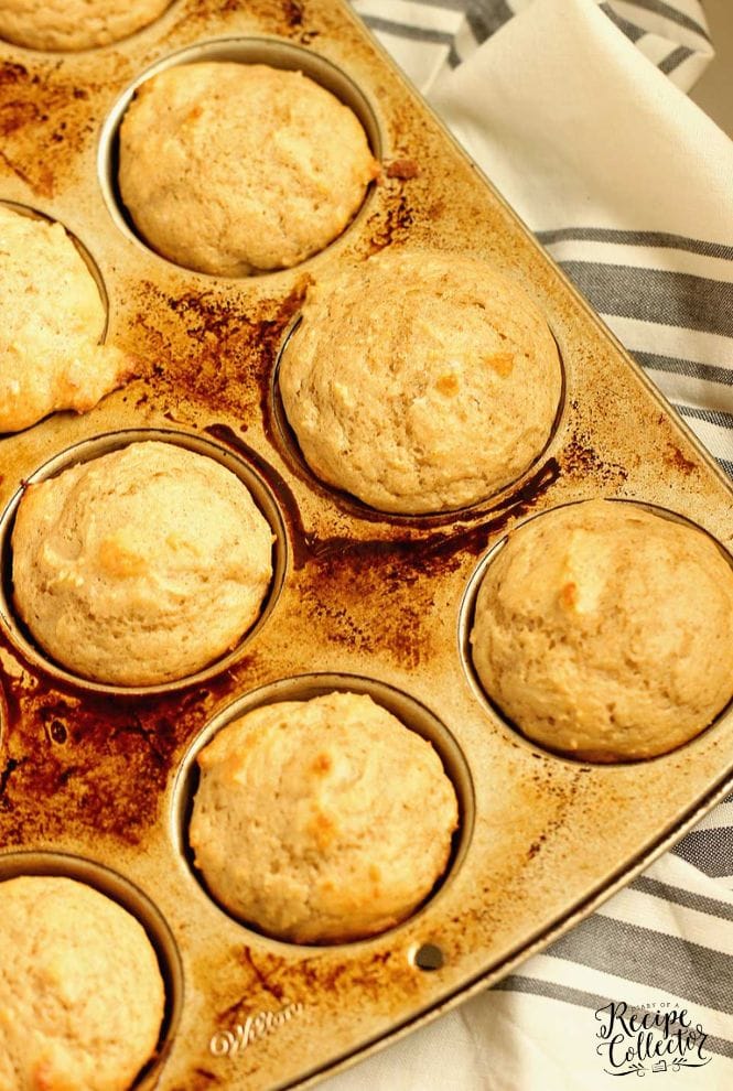 Cinnamon Sugar Protein Muffins make a great meal prep recipe that only takes a few minutes to prepare and helps you start your day with a high protein breakfast!