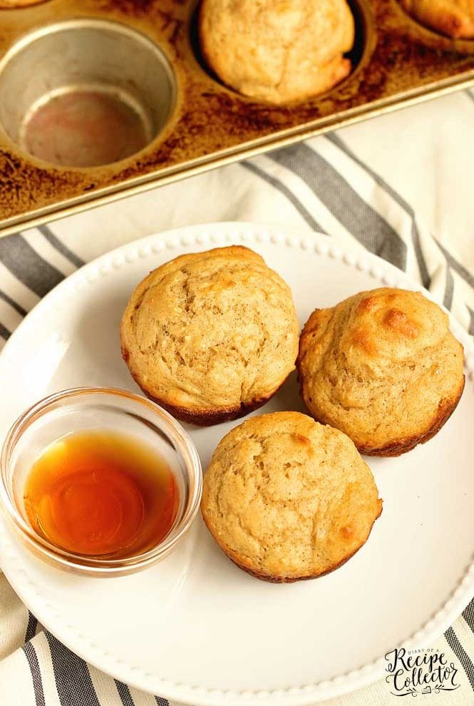 Cinnamon Sugar Protein Muffins make a great meal prep recipe that only takes a few minutes to prepare and helps you start your day with a high protein breakfast!